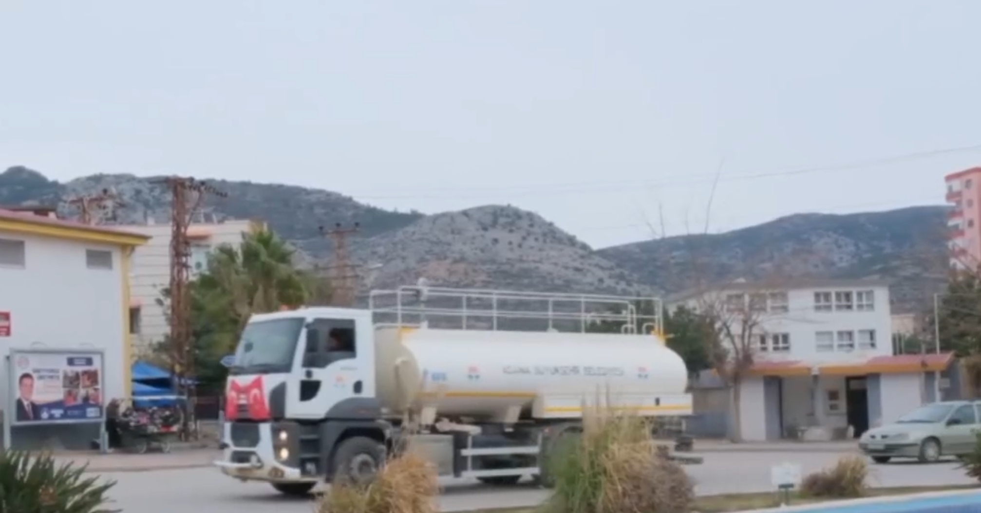 Nusaybin’deki Provokasyona Kozan’dan Bayraklı Cevap
