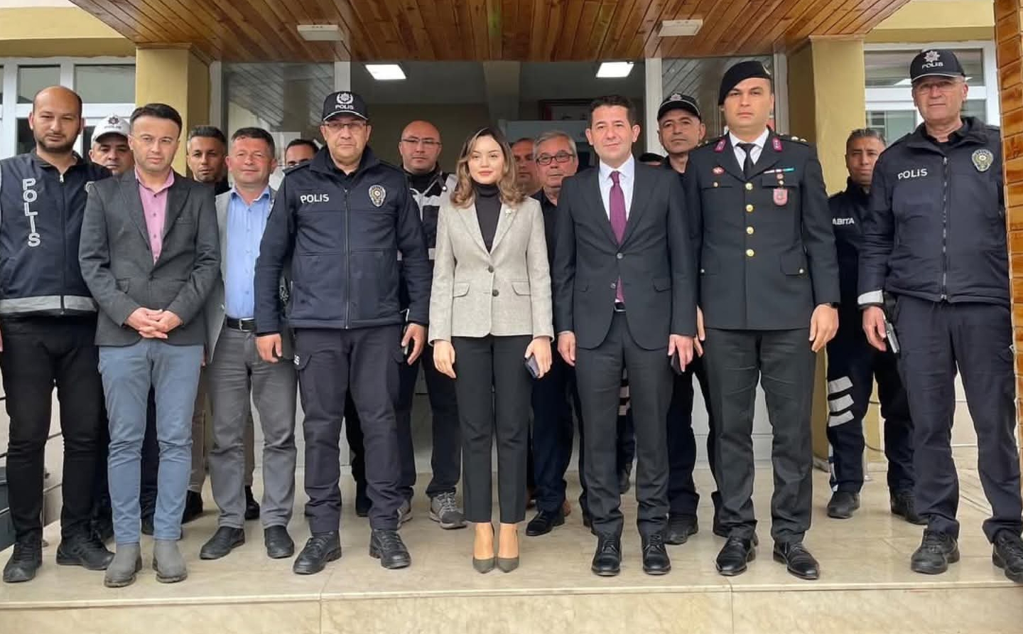 FEKE’DE SEL FELAKETİ SONRASI DEVLET–MİLLET EL ELE: YARALAR BİRLİKTE SARILIYOR