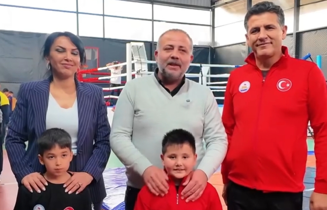 KOZAN BELEDİYESİ’NDEN GENÇLİĞE SPOR YATIRIMI Boks ve güreş eğitimleri ilk antrenmanla başladı