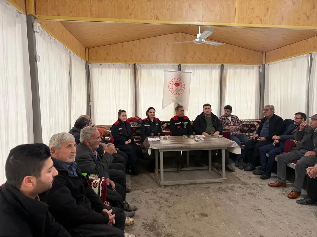 Karacaören’de Cuma Buluşması: Üreticilerle Tarım ve Hayvancılık Gündemi Masaya Yatırıldı