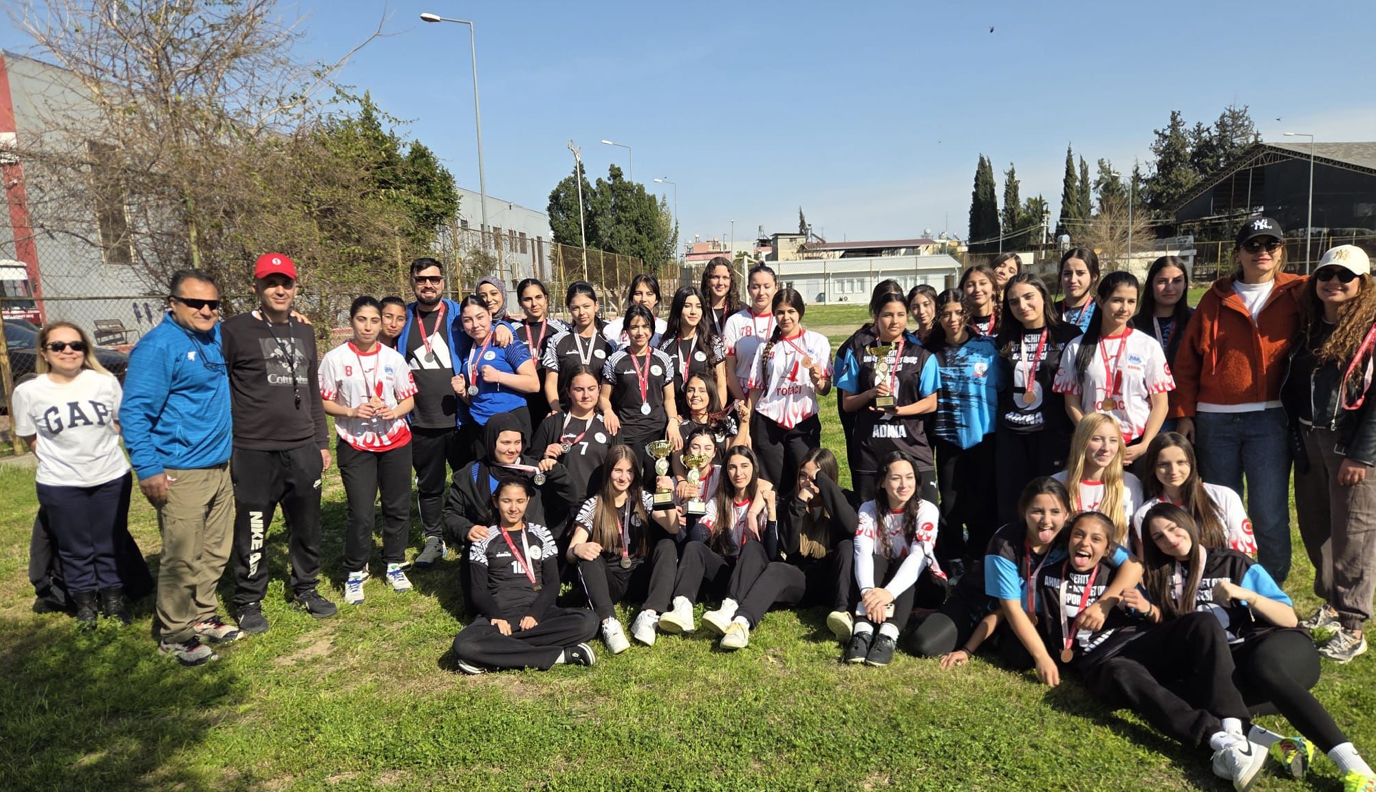 Adana’da Büyük Gurur: Sis MTAL Kız Softbol Takımı İl İkincisi Oldu