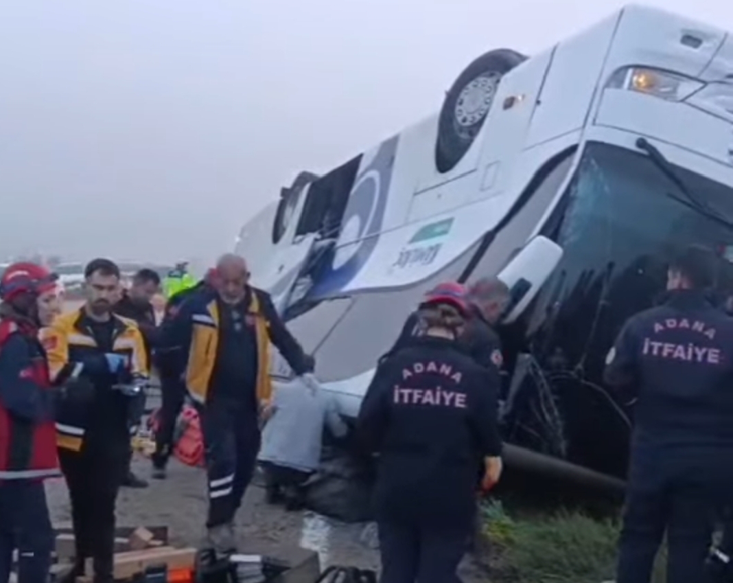 Kozan Bayram Sabahına Feci Kazayla Uyandı: 2 Ölü, 19 Yaralı