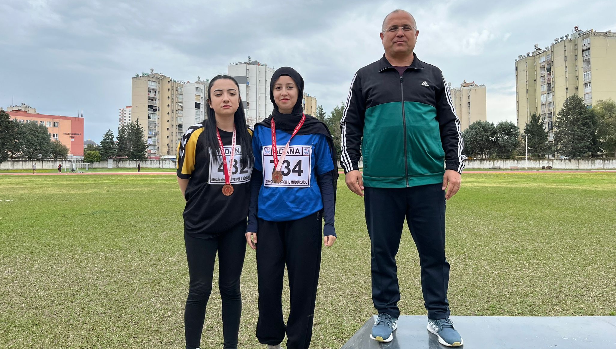 Kozanlı Öğrencilerden Atletizmde Gururlandıran Başarı