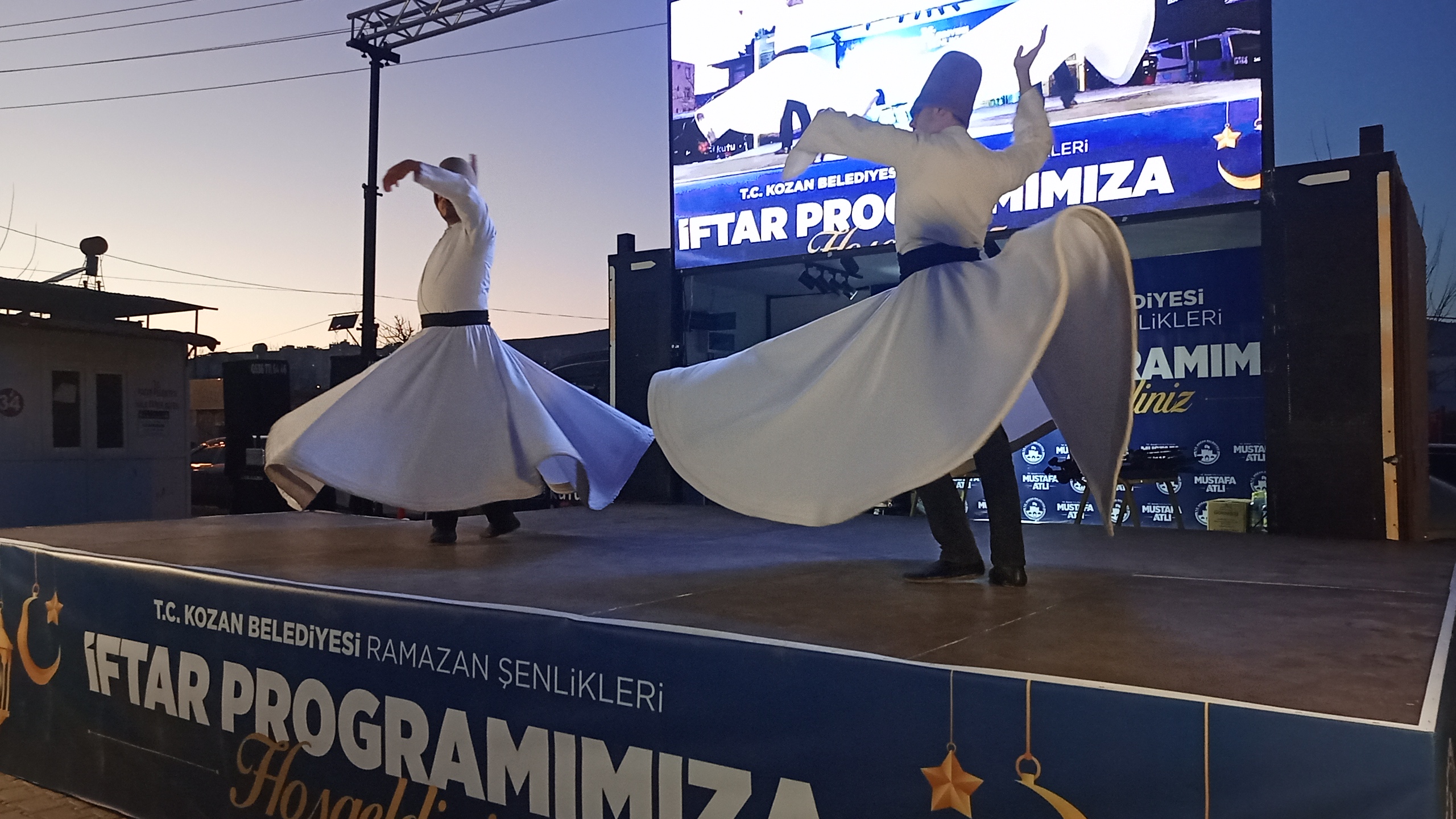 KOZAN’DA RAMAZAN BEREKETİ: BELEDİYE VE KIZILAY’DAN GÖNÜLLERİ BULUŞTURAN İFTAR