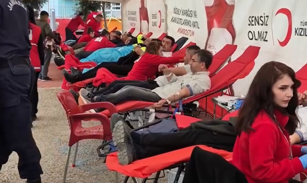 KOZAN’DA KAN BAĞIŞI KAMPANYASI BAŞLADI: İYİLİKTE BULUŞTULAR