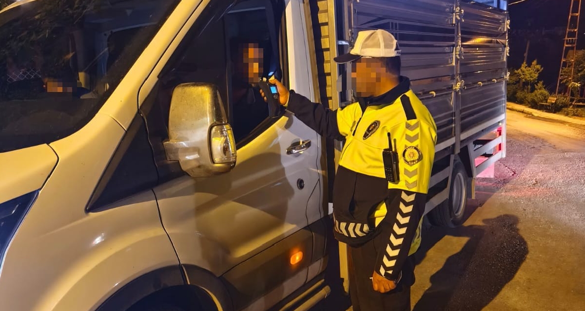 KOZAN’DA ASAYİŞ UYGULAMALARI: ARANAN ŞAHISLAR YAKALANDI, KUMAR OPERASYONU DÜZENLENDİ