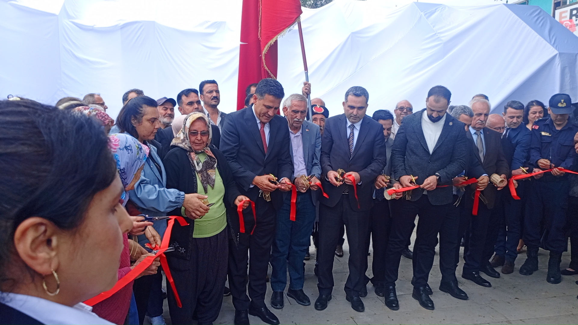 KOZAN’DA VEFA ANITI AÇILDI: ŞEHİTLERİN İSİMLERİ ŞEHRİN KALBİNDE YAŞAYACAK