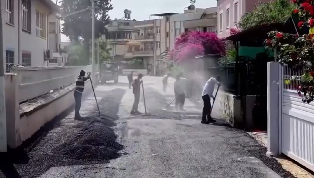 Kozan’da Yol ve Asfalt Seferberliği: “Gece Gündüz Sahadayız”