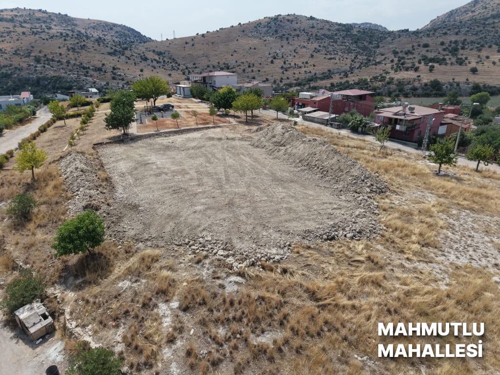 Kozan Belediyesi, çocukların ve gençlerin spora daha kolay ulaşabilmesi amacıyla ilçedeki spor yatırımlarını sürdürüyor.