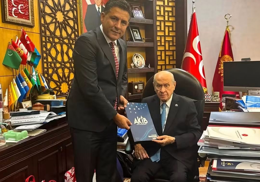 MUSTAFA ATLI’DAN DEVLET BAHÇELİ’YE ZİYARET: KOZAN’IN SORUNLARINI ANLATTI