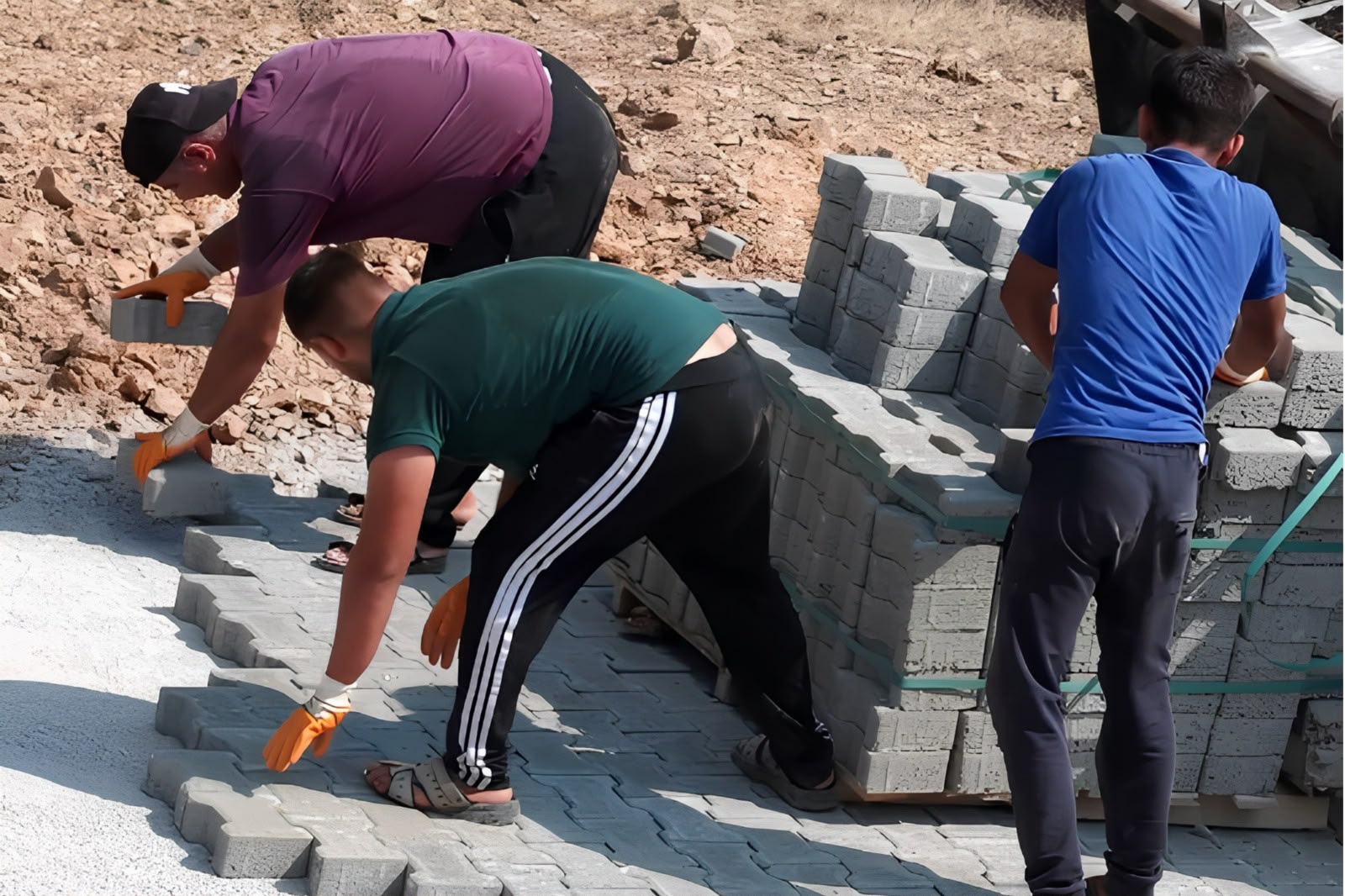 KOZAN BELEDİYESİNDEN KIRSALDA YOL MESAİSİ: ATLI DÖNEMİNDE RAKAMLAR BÜYÜDÜ