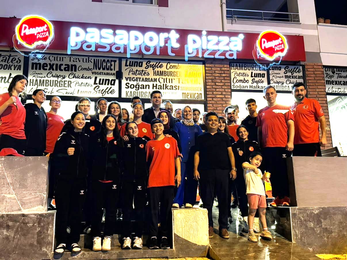 U17 VE U19 MİLLİ BOKS SPORCULARI PASAPORT PİZZA’DA AĞIRLANDI