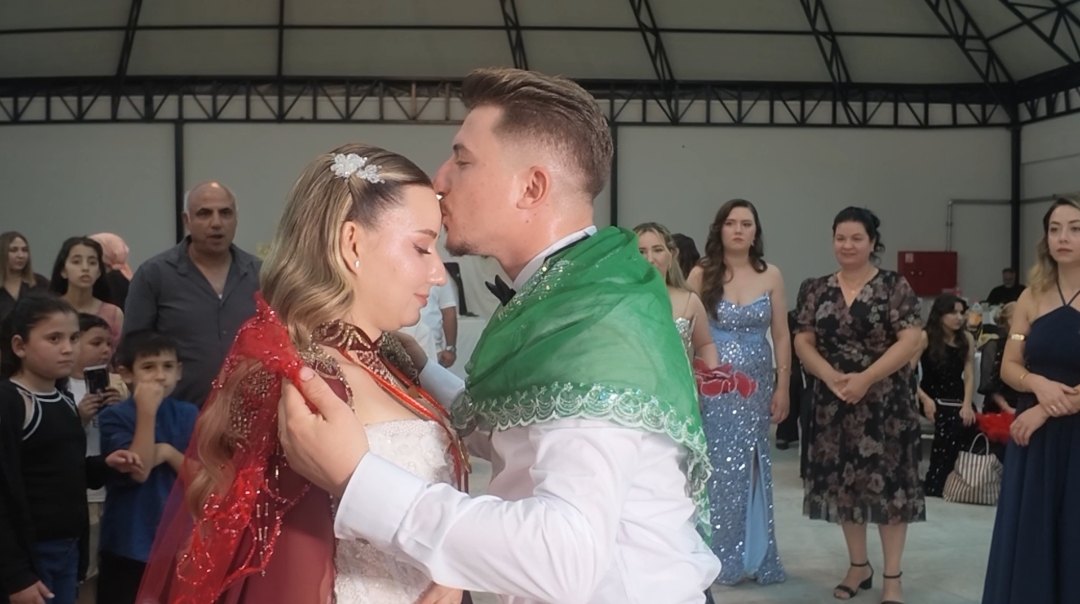 NERİMAN İLE SERKAN DÜNYA EVİNE GİRDİ