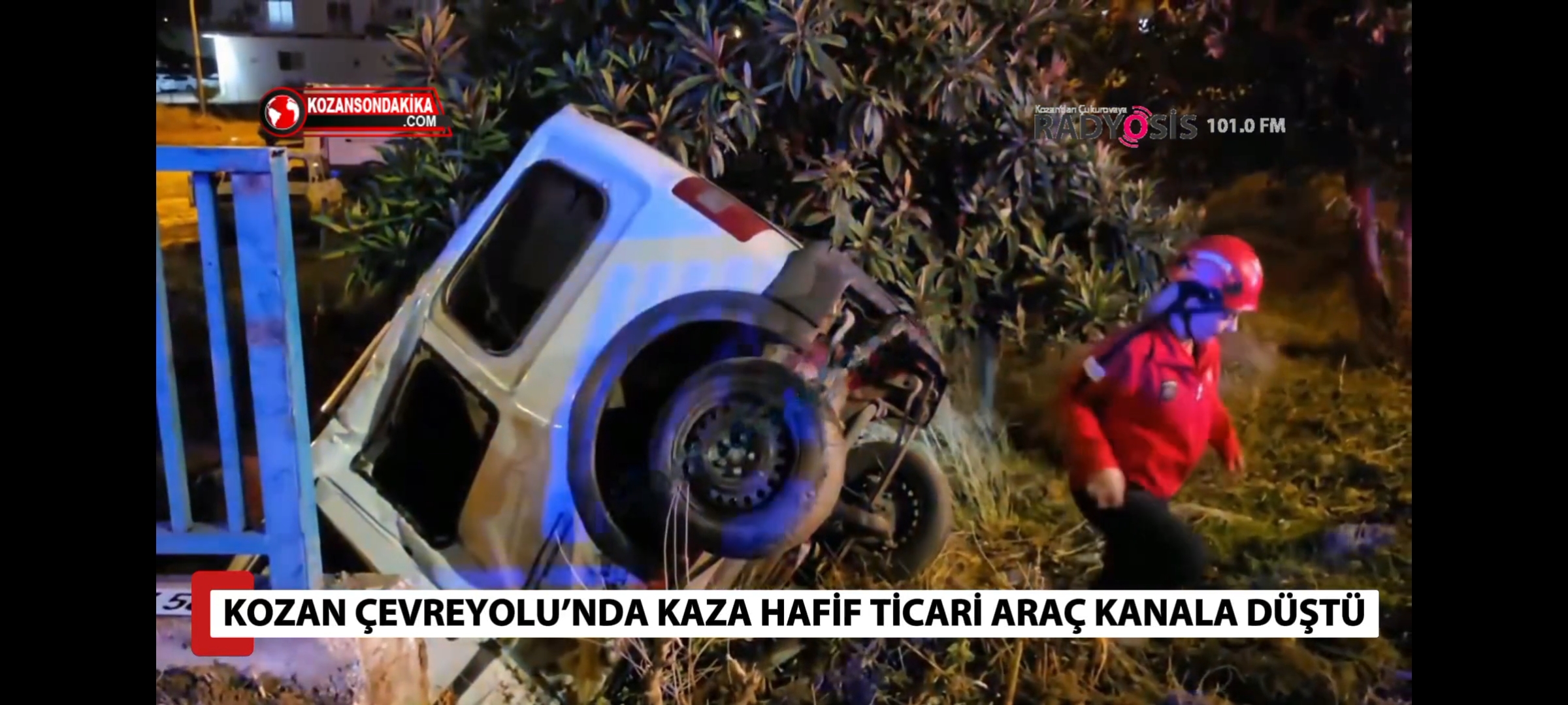 KOZAN ÇEVREYOLU’NDA KAZA: HAFİF TİCARİ ARAÇ KANALA DÜŞTÜ
